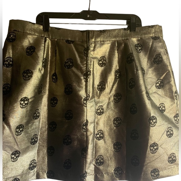 Gold 💀Black Skull Mini! So cute! Never worn, with tags. Size 22 NWT. - Picture 4 of 13